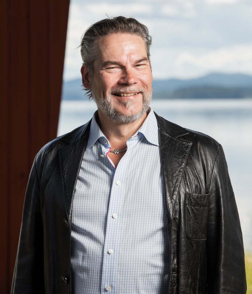 Petri Lindroos, bass