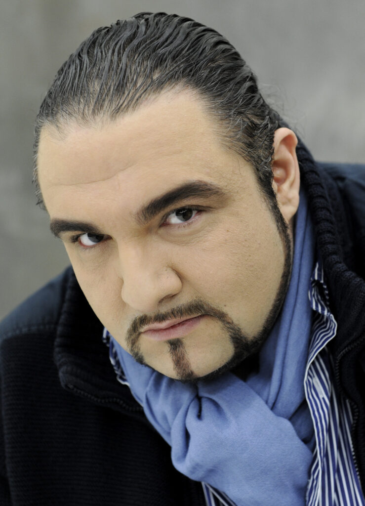 Kiril Manolov, baritone