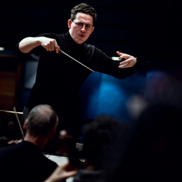 Magnus Larsson, conductor