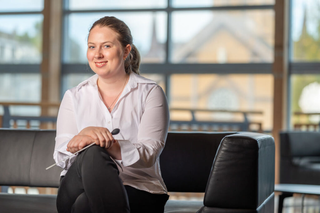 Anna Hartmann, conductor