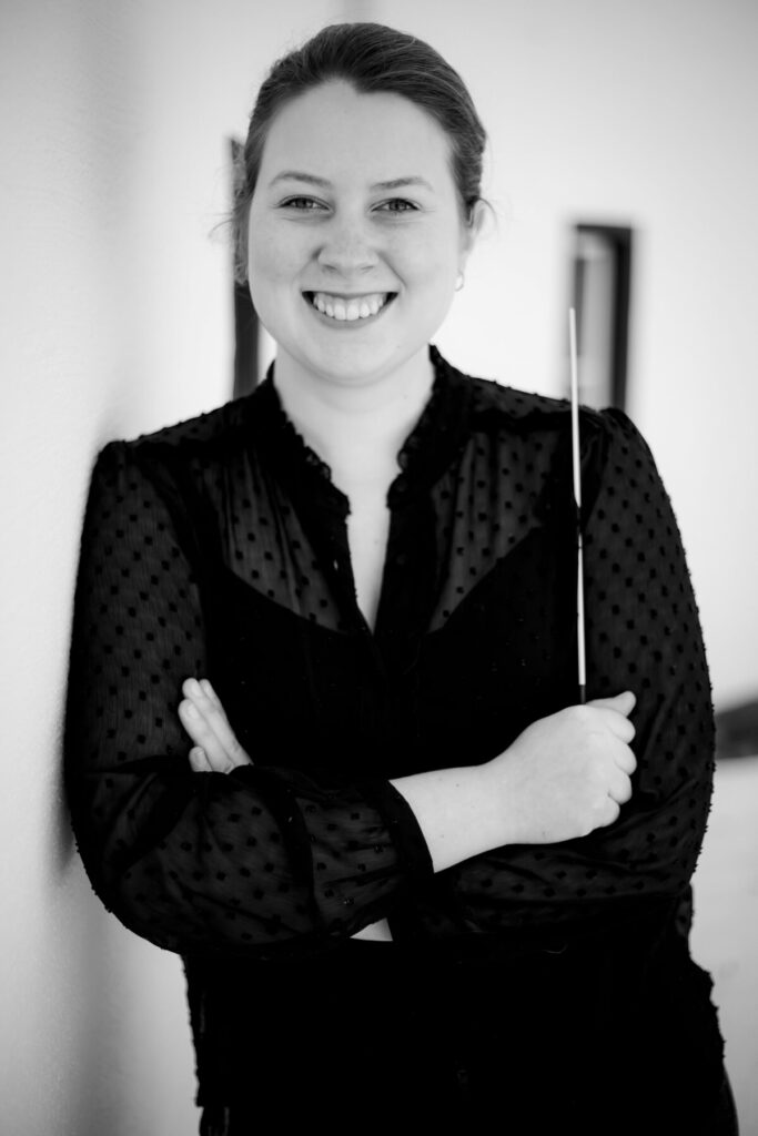 Anna Hartmann, conductor
