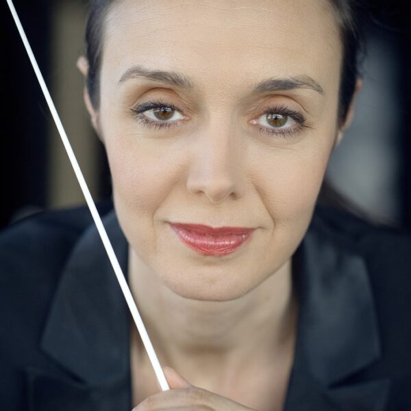 Zoe Zeniodi, conductor