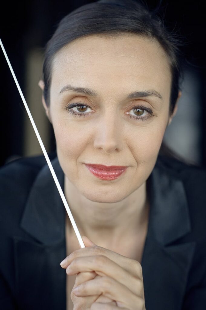 Zoe Zeniodi, conductor