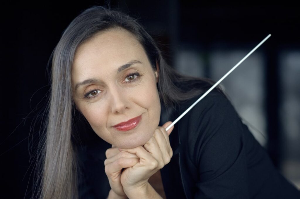 Zoe Zeniodi, conductor