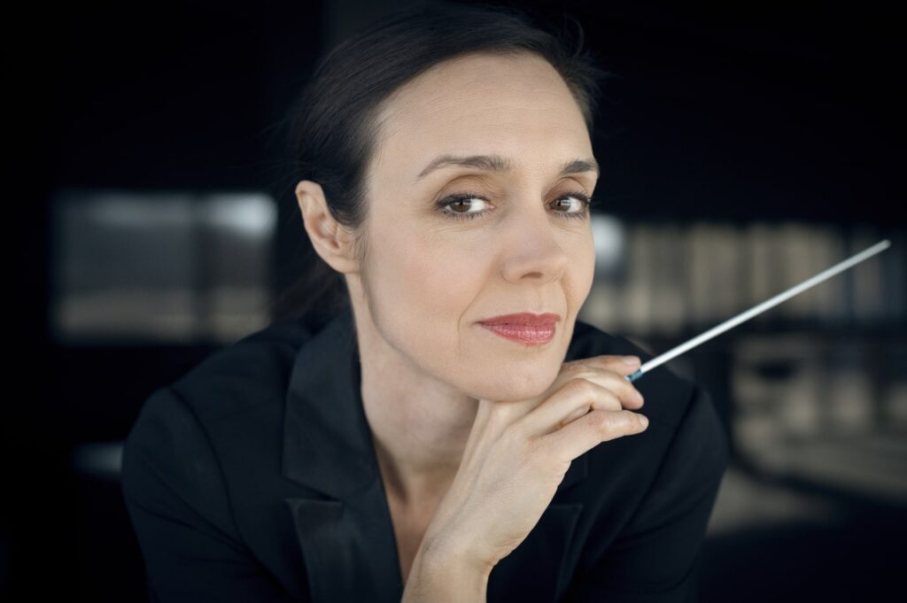 Zoe Zeniodi, conductor