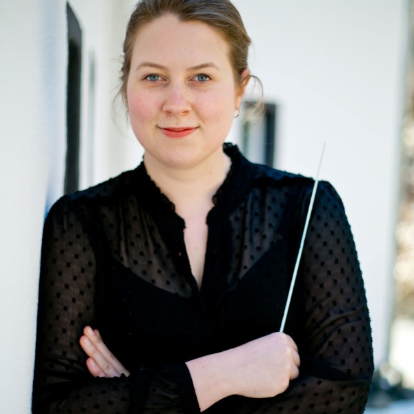 Anna Hartmann, conductor