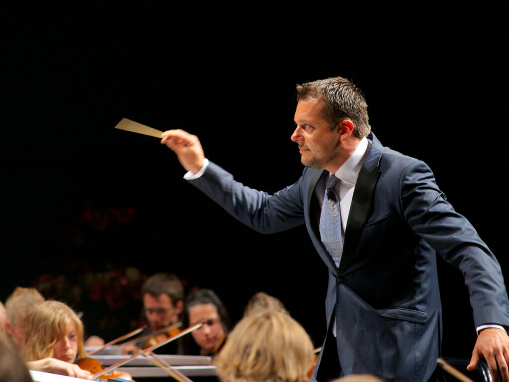 Peter Szilvay, conductor