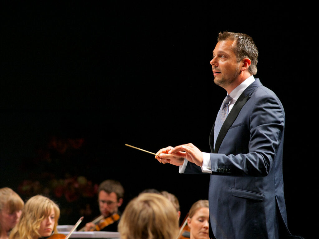 Peter Szilvay, conductor