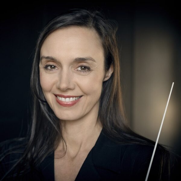 Zoe Zeniodi, conductor