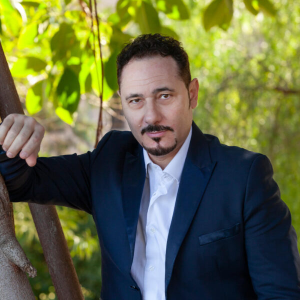 Stefano La Colla (tenor) Crescendi Artists