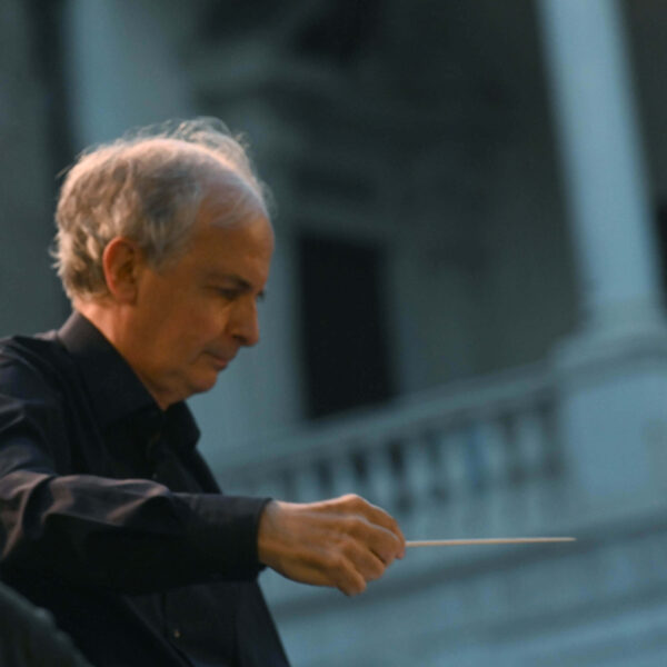 Vittorio Parisi (conductor) Crescendi Artists