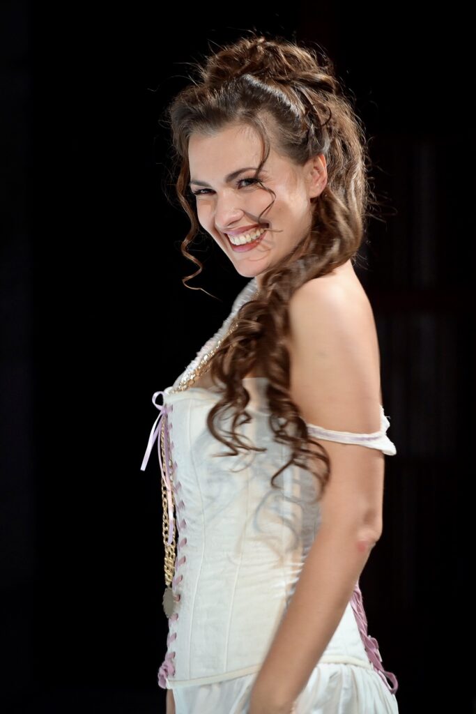 Lilly Jørstad as Dorabella in "Cosi fan tutte" at Teatro Pergolesi Jesi (2023)